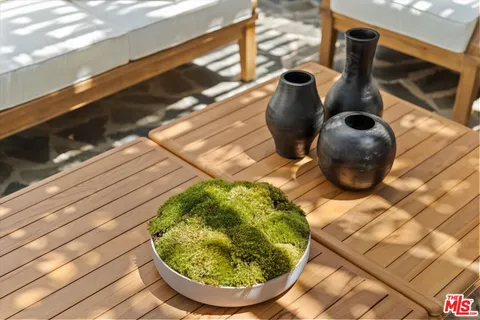 $1,890,000 | 560 North Croft Avenue, West Hollywood, CA 90048