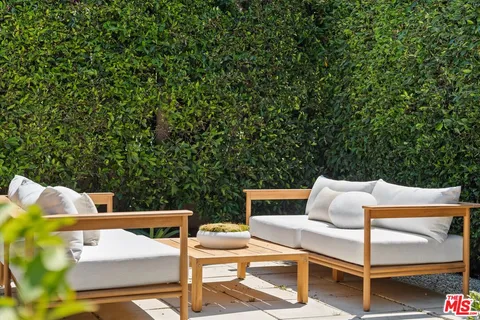 $1,890,000 | 560 North Croft Avenue, West Hollywood, CA 90048