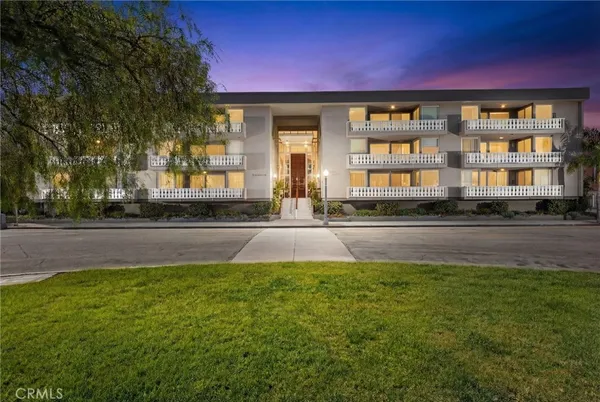$925,000 | 103 Ravenna Drive, Unit 23, Long Beach, CA 90803