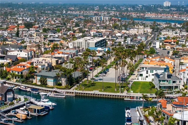 $925,000 | 103 Ravenna Drive, Unit 23, Long Beach, CA 90803