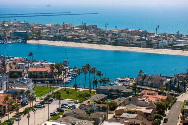 $925,000 | 103 Ravenna Drive, Unit 23, Long Beach, CA 90803