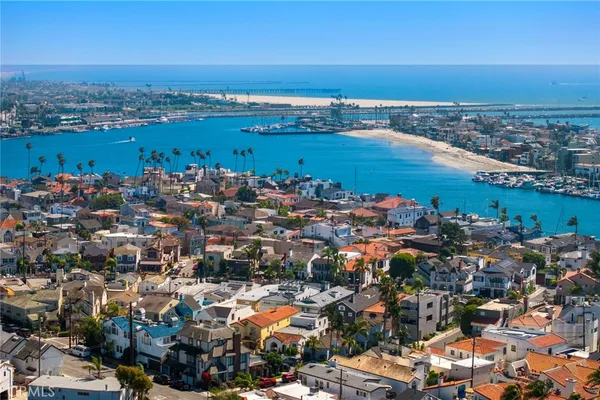 $925,000 | 103 Ravenna Drive, Unit 23, Long Beach, CA 90803