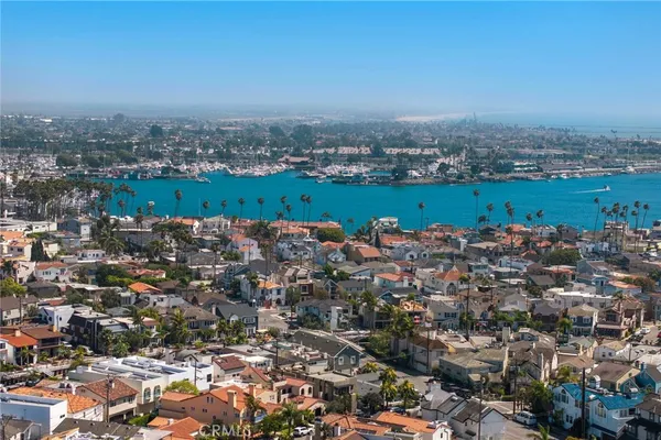 $925,000 | 103 Ravenna Drive, Unit 23, Long Beach, CA 90803