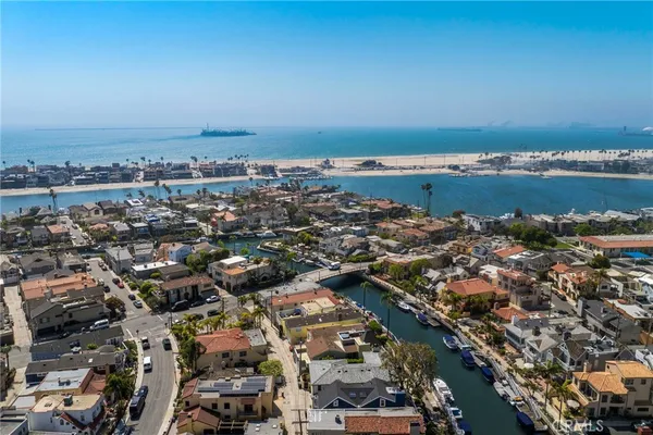 $925,000 | 103 Ravenna Drive, Unit 23, Long Beach, CA 90803