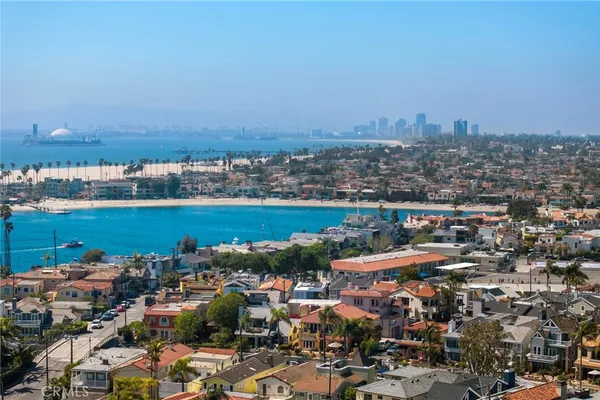 $925,000 | 103 Ravenna Drive, Unit 23, Long Beach, CA 90803