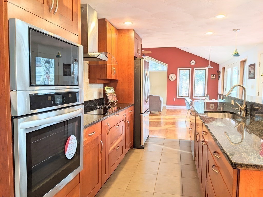 32 Selfridge Road Bedford, MA 01730 - Photo 13 of 38 Gallery Image 13