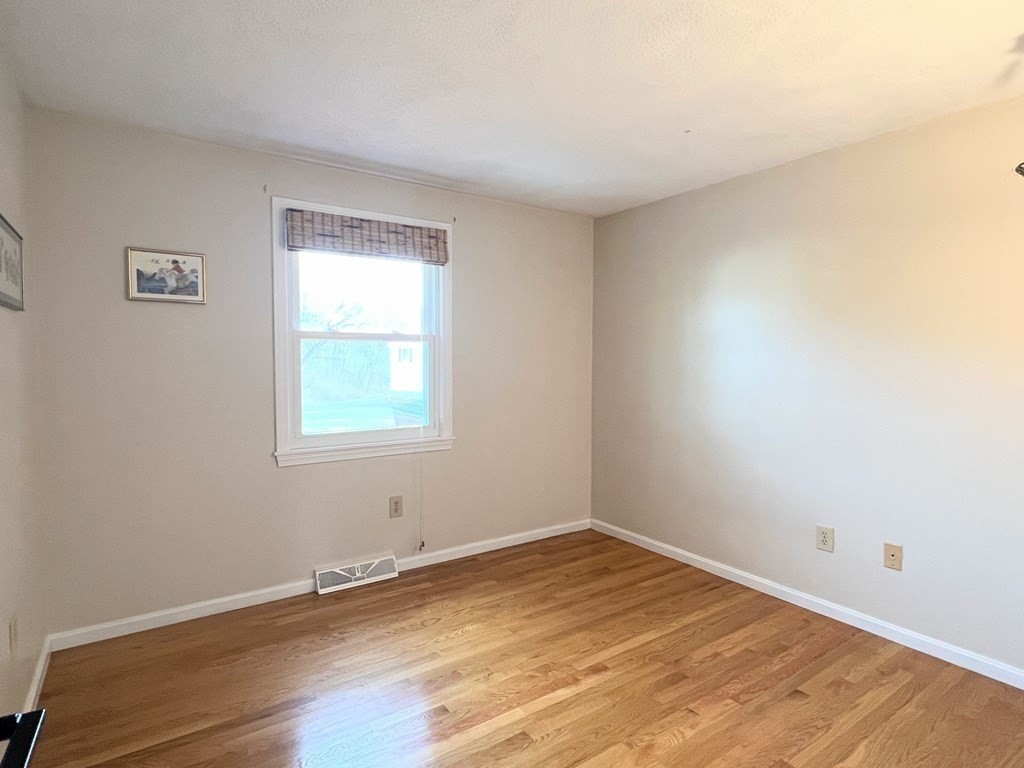 32 Selfridge Road Bedford, MA 01730 - Photo 19 of 38 Gallery Image 19