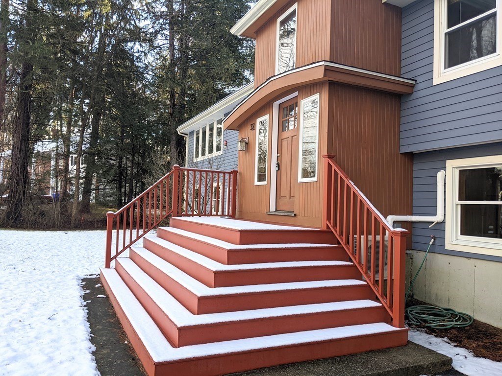 32 Selfridge Road Bedford, MA 01730 - Photo 3 of 38 Gallery Image 3