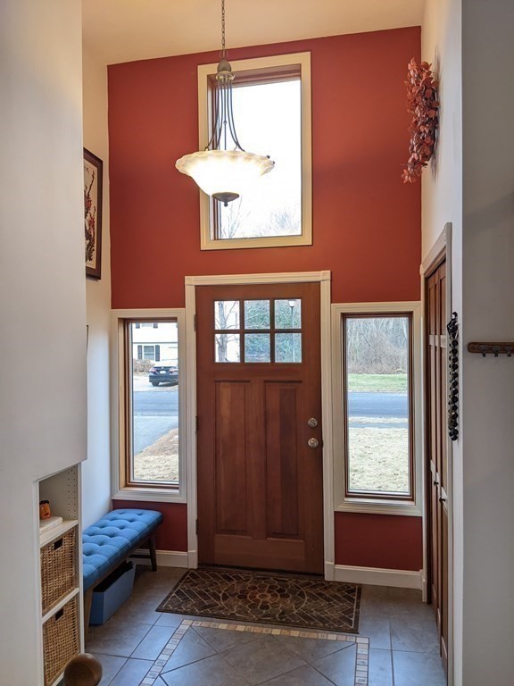 32 Selfridge Road Bedford, MA 01730 - Photo 4 of 38 Gallery Image 4