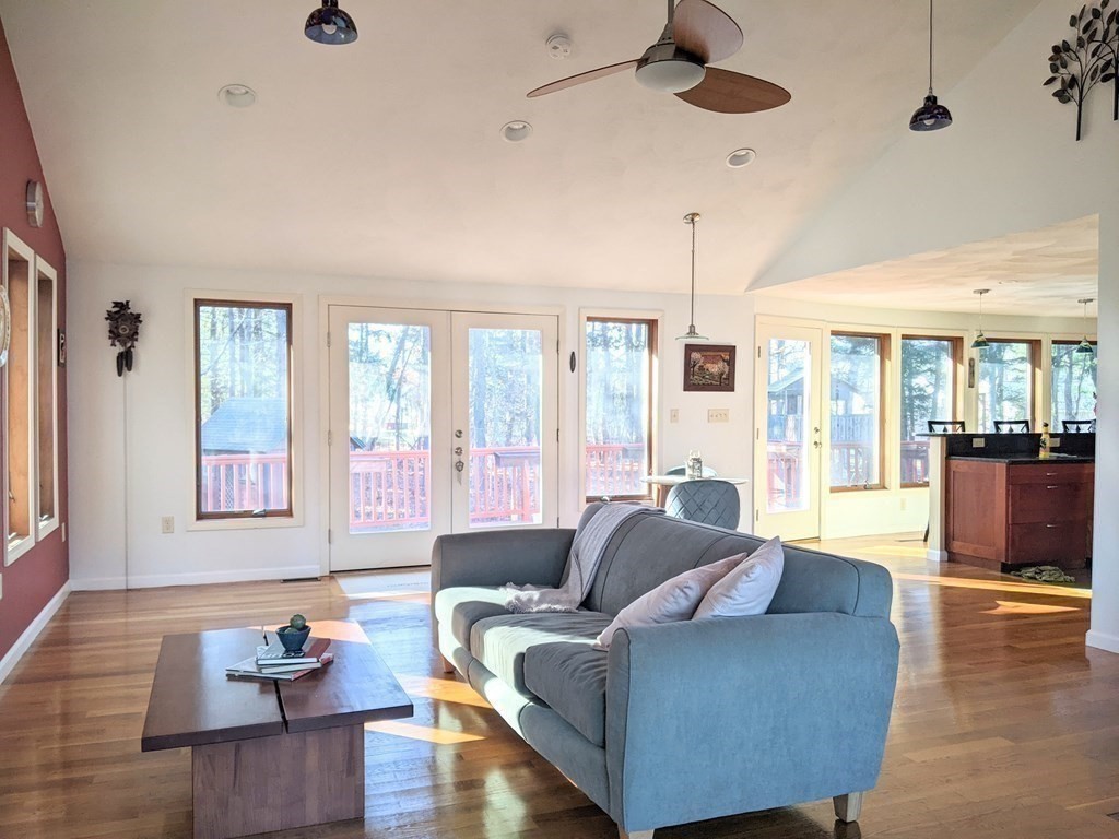 32 Selfridge Road Bedford, MA 01730 - Photo 7 of 38 Gallery Image 7