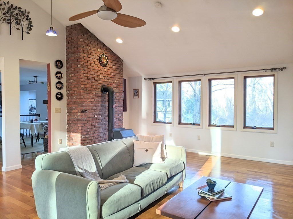 32 Selfridge Road Bedford, MA 01730 - Photo 9 of 38 Gallery Image 9
