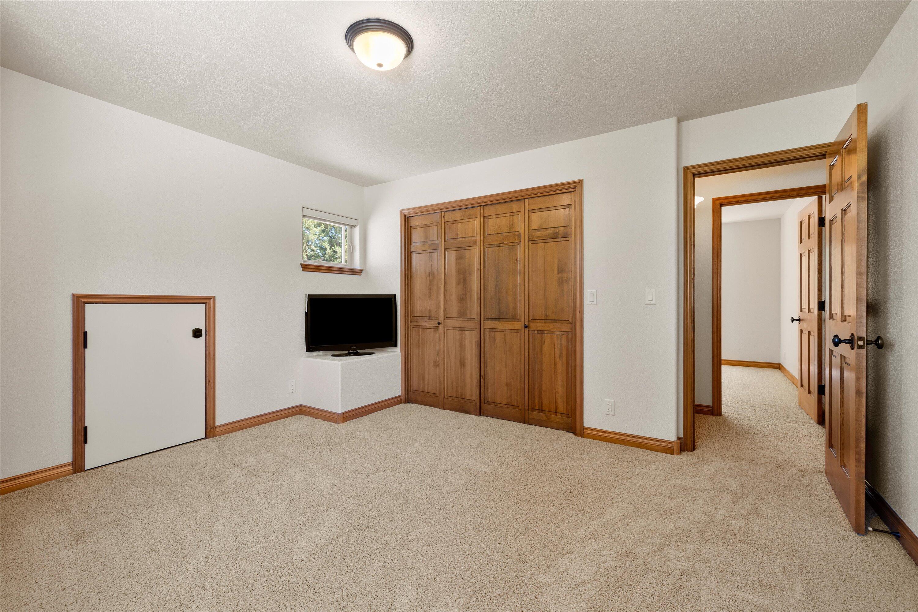 60604 Woodside Road Bend, OR 97702 - Photo 70 of 99 1 of 3 large 2nd level bedrooms