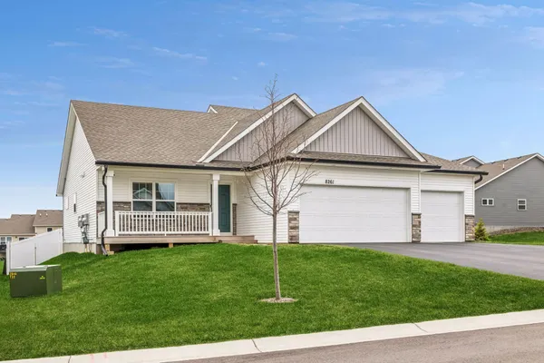 $589,999 | 8261 Saddle Trail, St. Paul, MN 55129