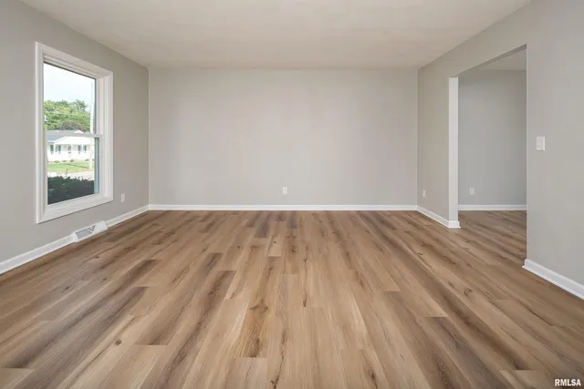 $389,900 | 5306 16th Avenue, Moline, IL 61265