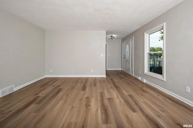 $389,900 | 5306 16th Avenue, Moline, IL 61265