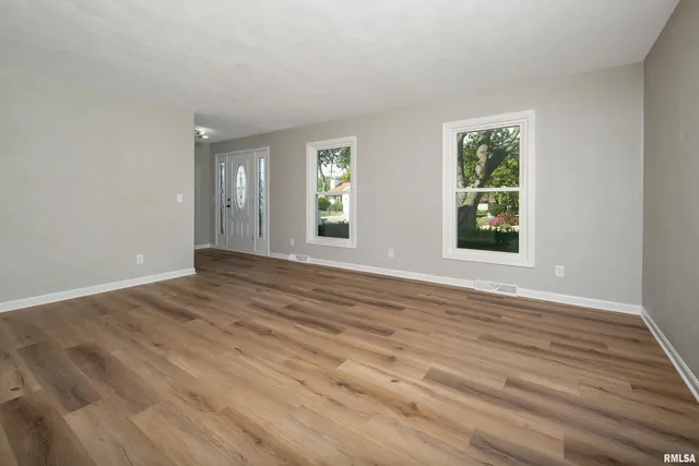 $389,900 | 5306 16th Avenue, Moline, IL 61265