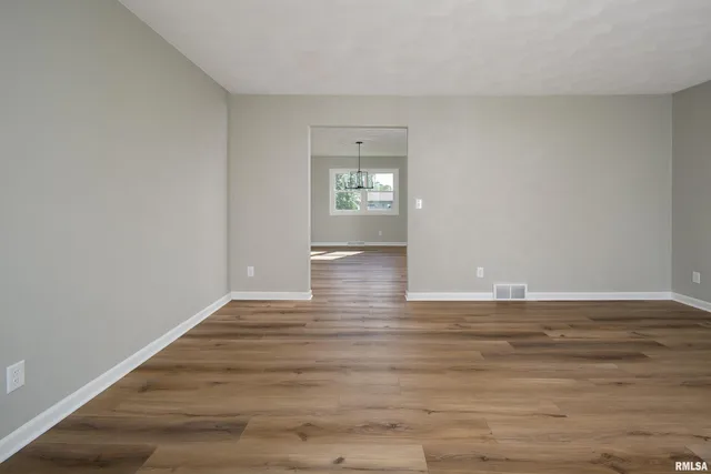 $389,900 | 5306 16th Avenue, Moline, IL 61265