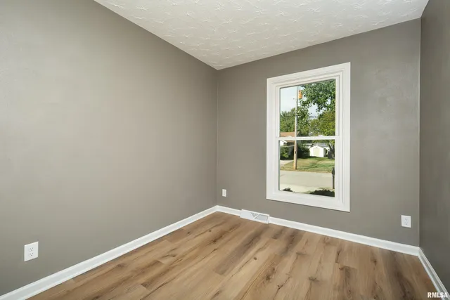 $389,900 | 5306 16th Avenue, Moline, IL 61265