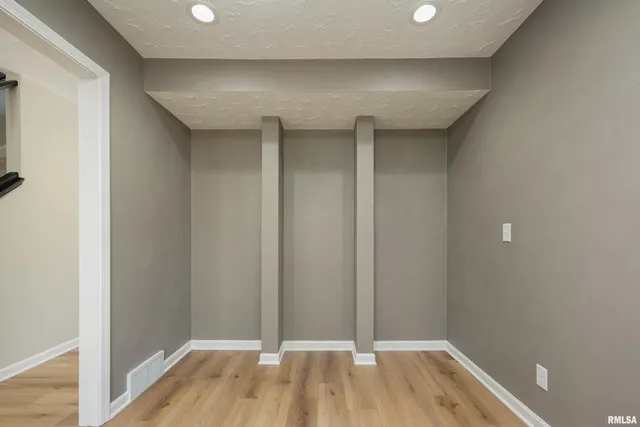 $389,900 | 5306 16th Avenue, Moline, IL 61265