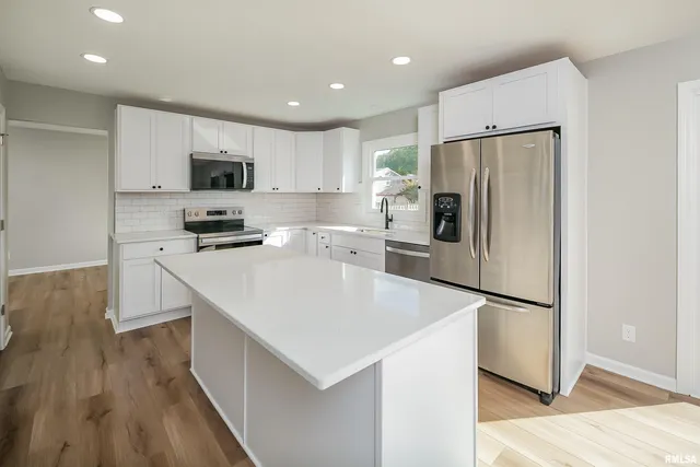 $389,900 | 5306 16th Avenue, Moline, IL 61265