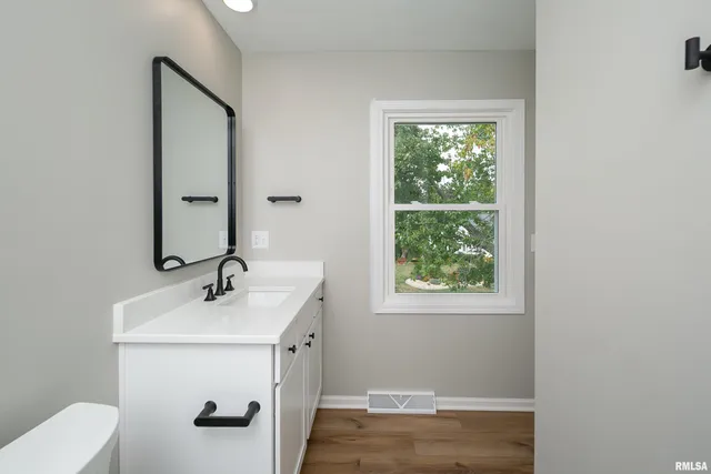 $389,900 | 5306 16th Avenue, Moline, IL 61265