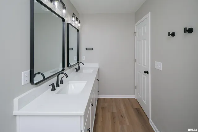 $389,900 | 5306 16th Avenue, Moline, IL 61265