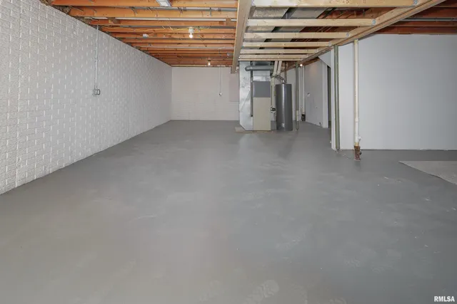 $389,900 | 5306 16th Avenue, Moline, IL 61265