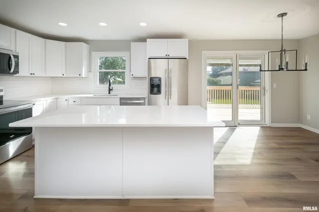 $389,900 | 5306 16th Avenue, Moline, IL 61265