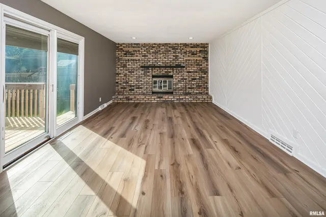 $389,900 | 5306 16th Avenue, Moline, IL 61265