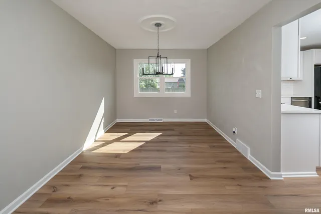 $389,900 | 5306 16th Avenue, Moline, IL 61265