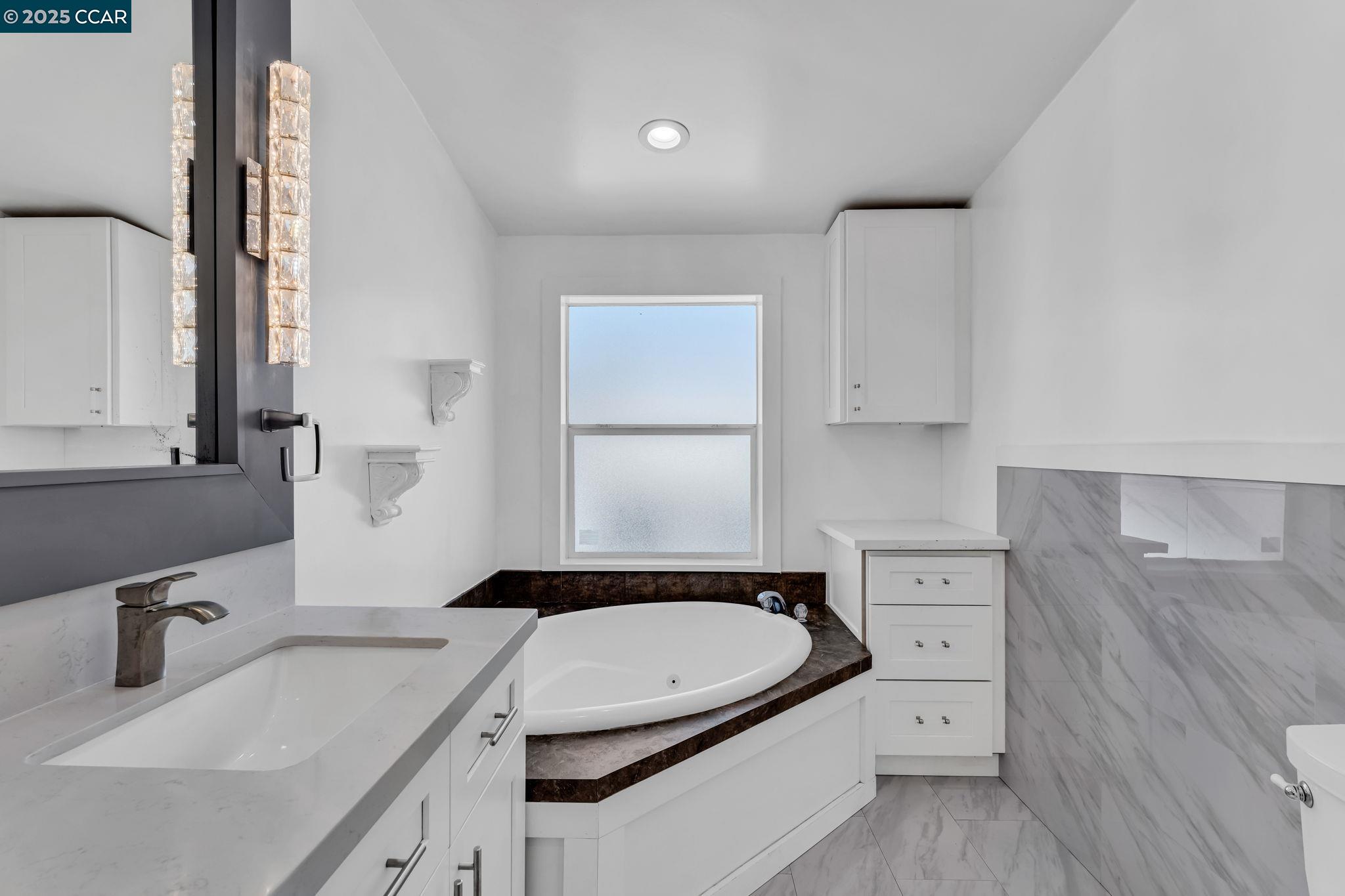 189 Suez Drive, Unit 72 Pacheco, CA 94553 - Photo 22 of 45 a bathroom with a sink and a mirror