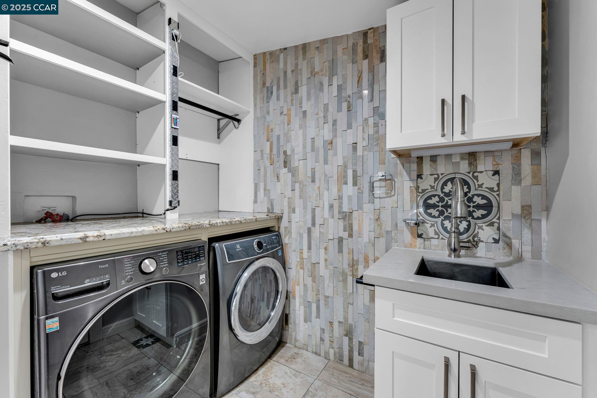 189 Suez Drive, Unit 72 Pacheco, CA 94553 - Photo 34 of 45 a utility room with dryer and washer