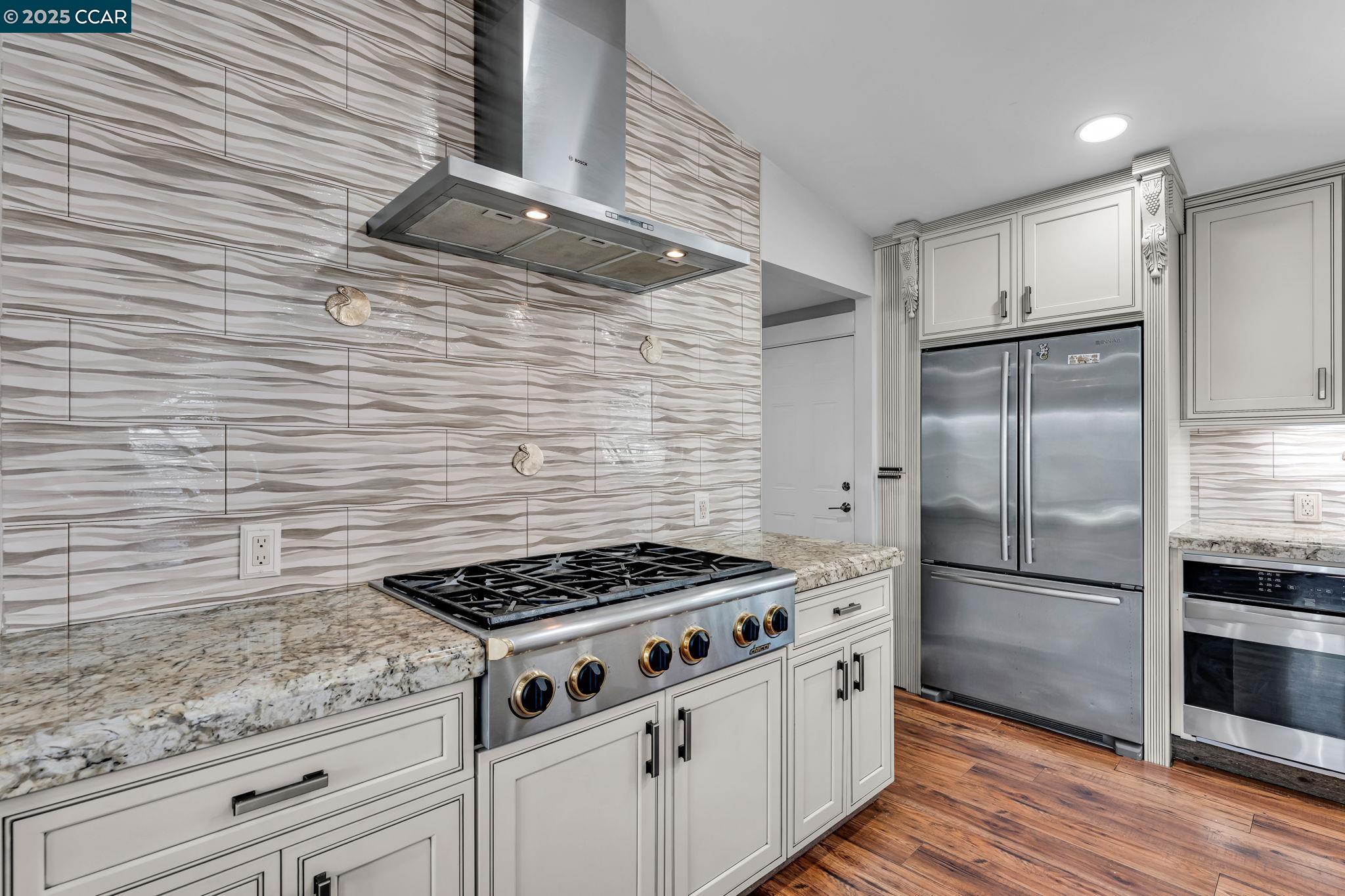 189 Suez Drive, Unit 72 Pacheco, CA 94553 - Photo 8 of 45 a kitchen with granite countertop stainless steel appliances and wooden floor