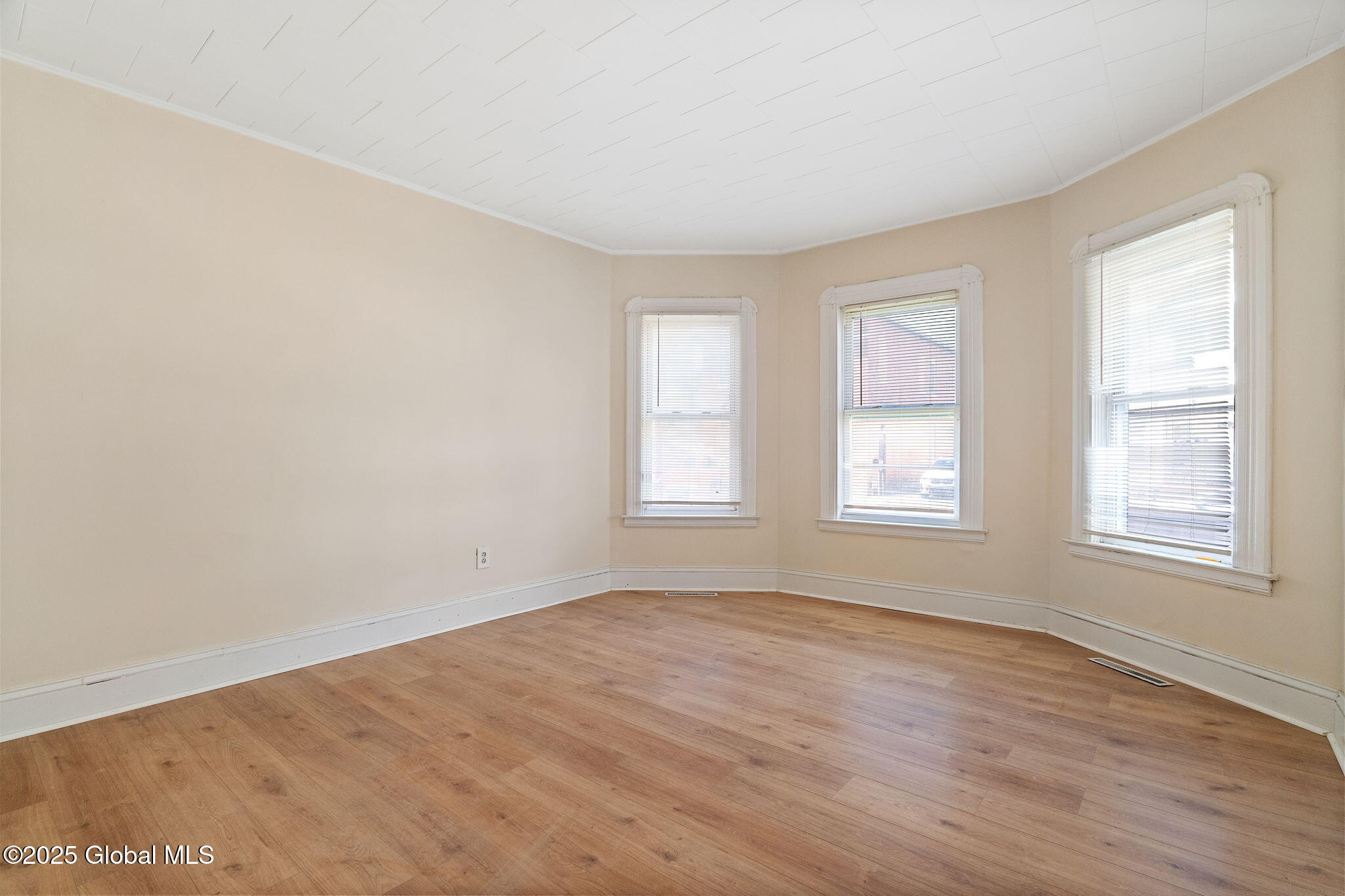 1237 4th Avenue Schenectady, NY 12303 - Photo 6 of 43 6-1237FourthAve_06