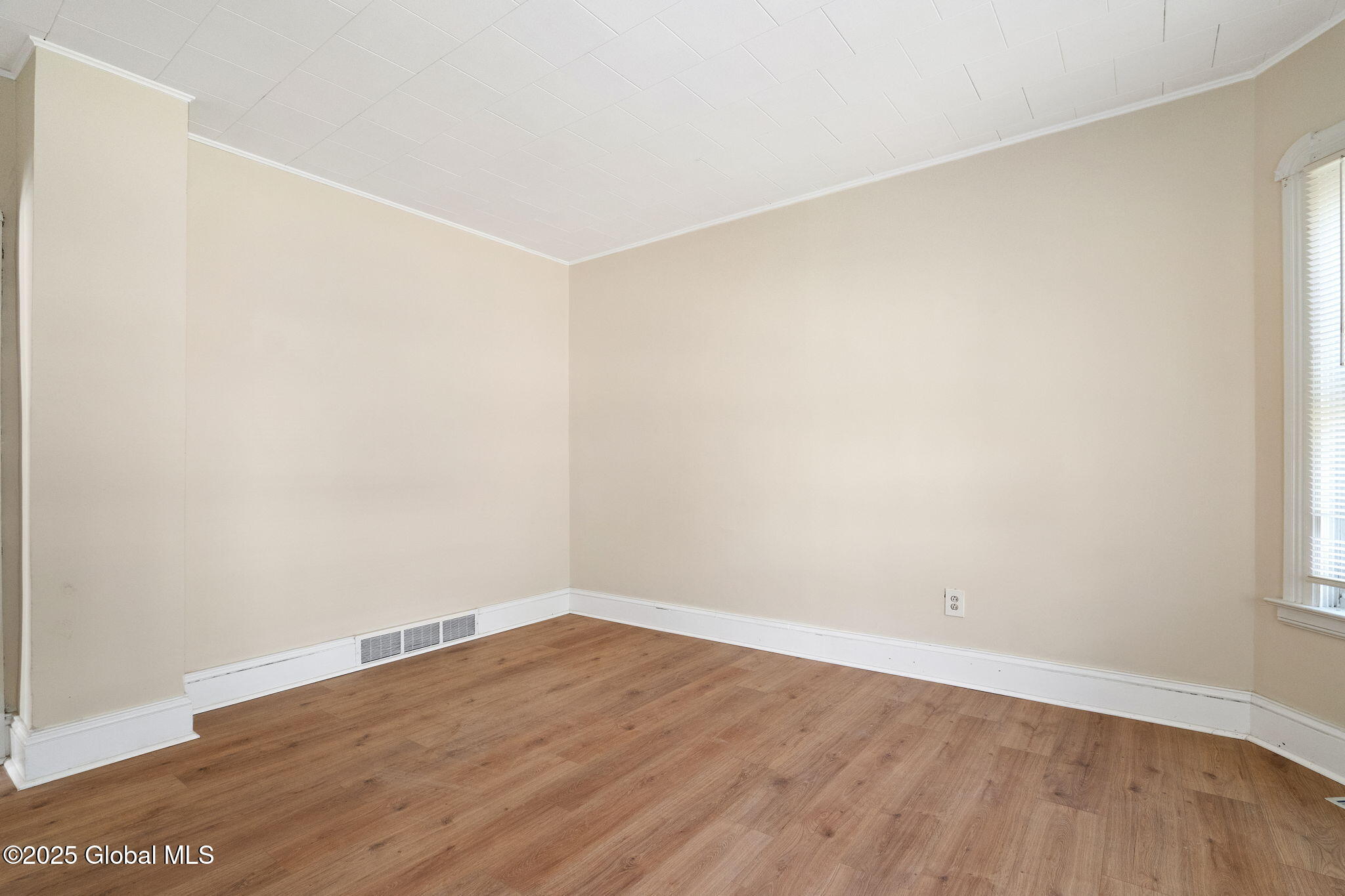 1237 4th Avenue Schenectady, NY 12303 - Photo 7 of 43 7-1237FourthAve_07