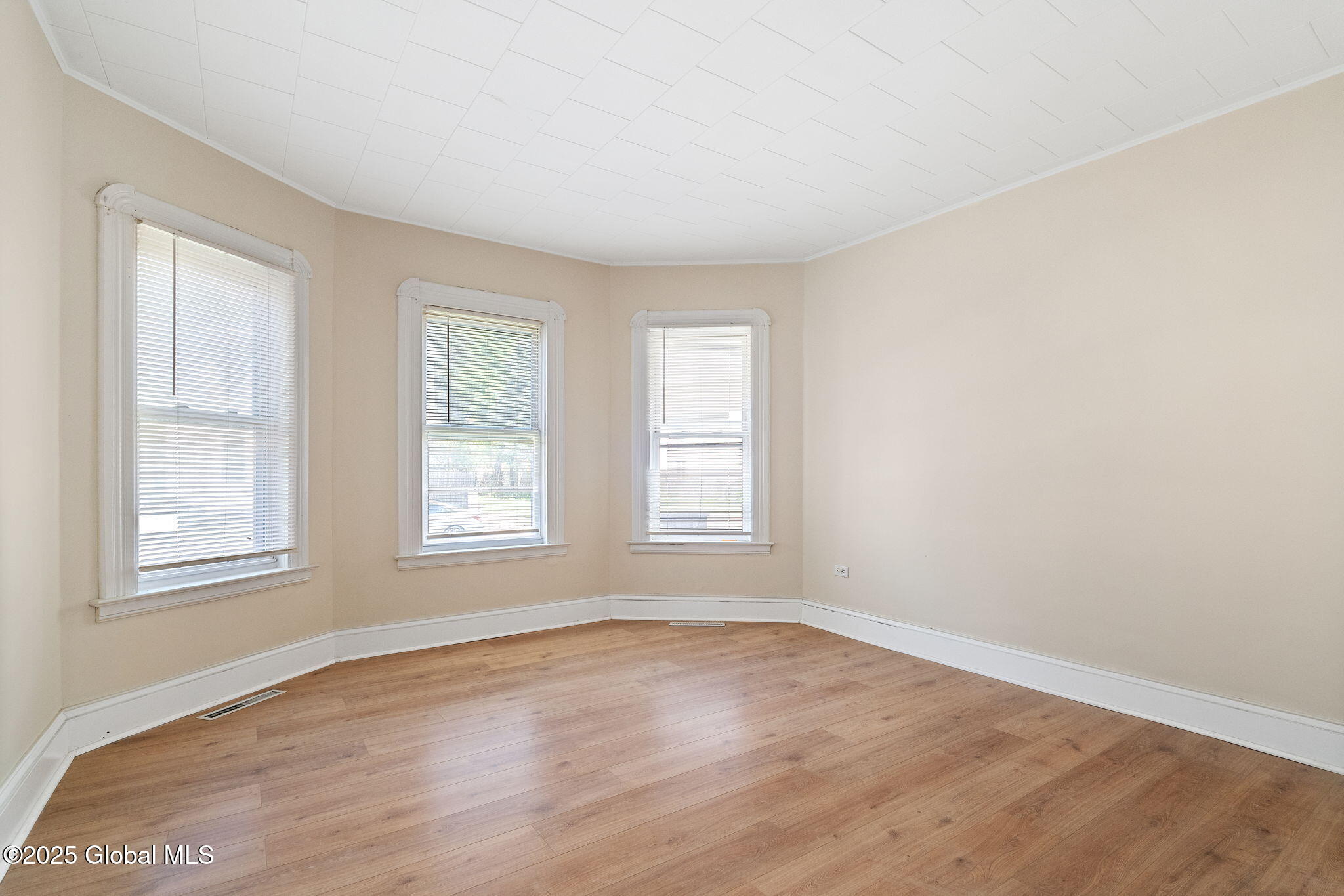 1237 4th Avenue Schenectady, NY 12303 - Photo 8 of 43 8-1237FourthAve_08