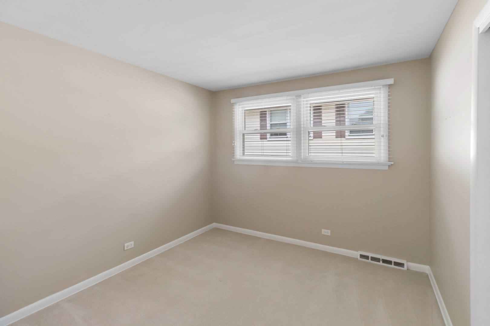 2012 Cayuga Lane Mount Prospect, IL 60056 - Photo 10 of 24