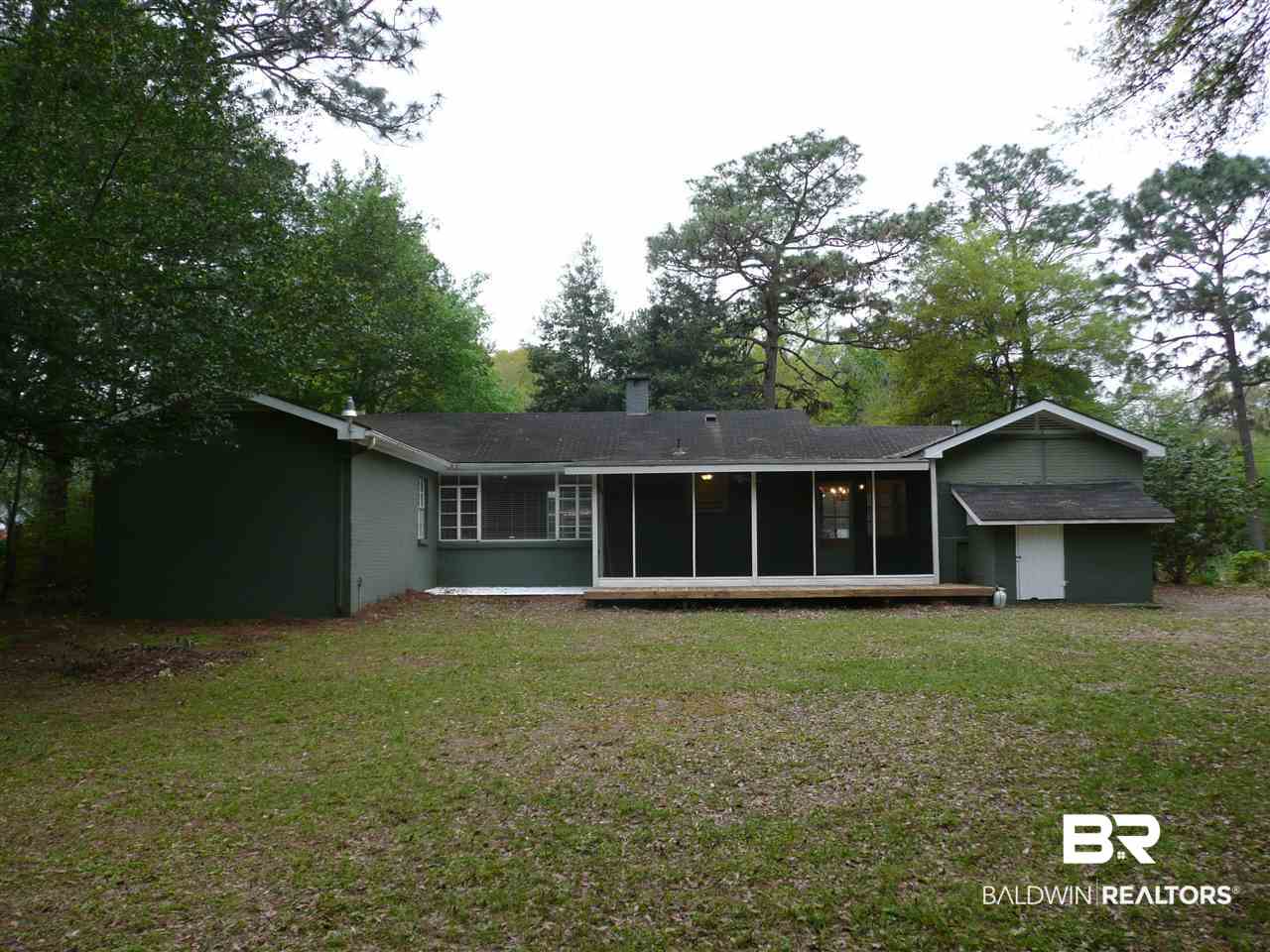 311 Dawn Place Mobile, AL 36609 - Photo 31 of 35 Large Backyard
