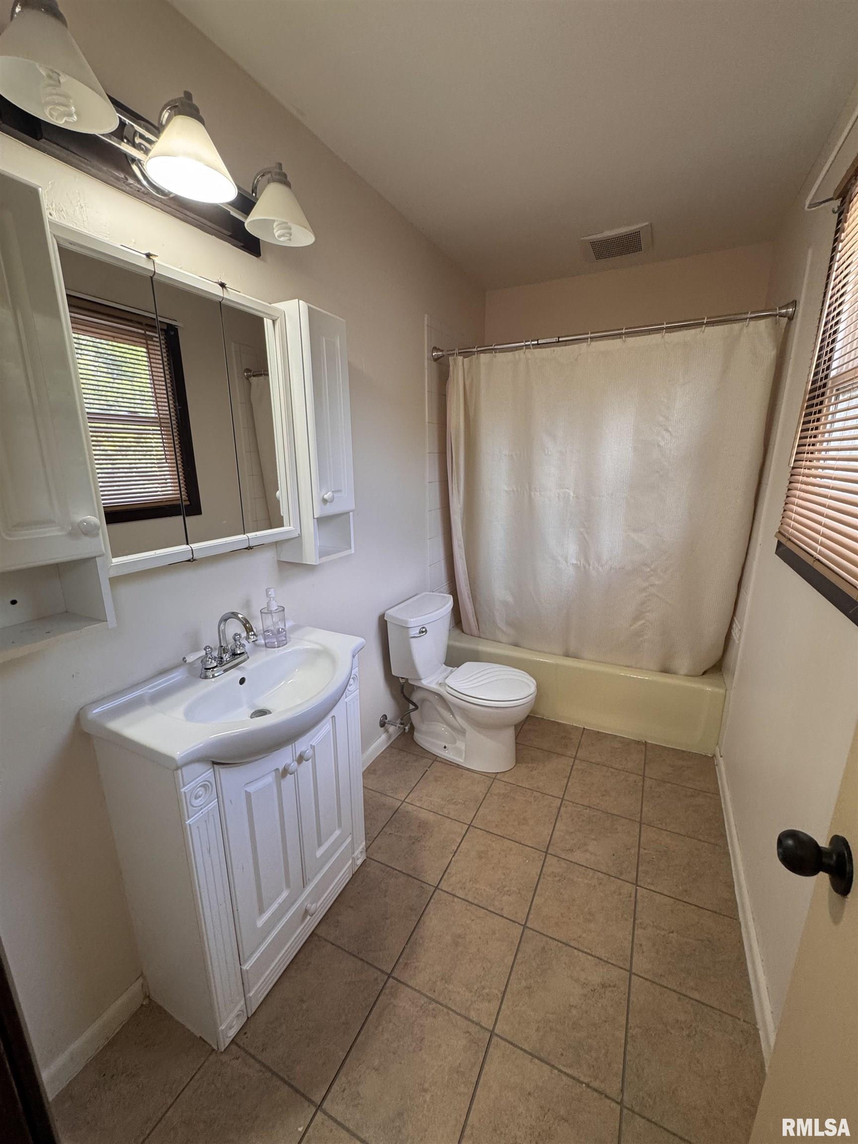 500 Meadow Drive Macomb, IL 61455 - Photo 16 of 22