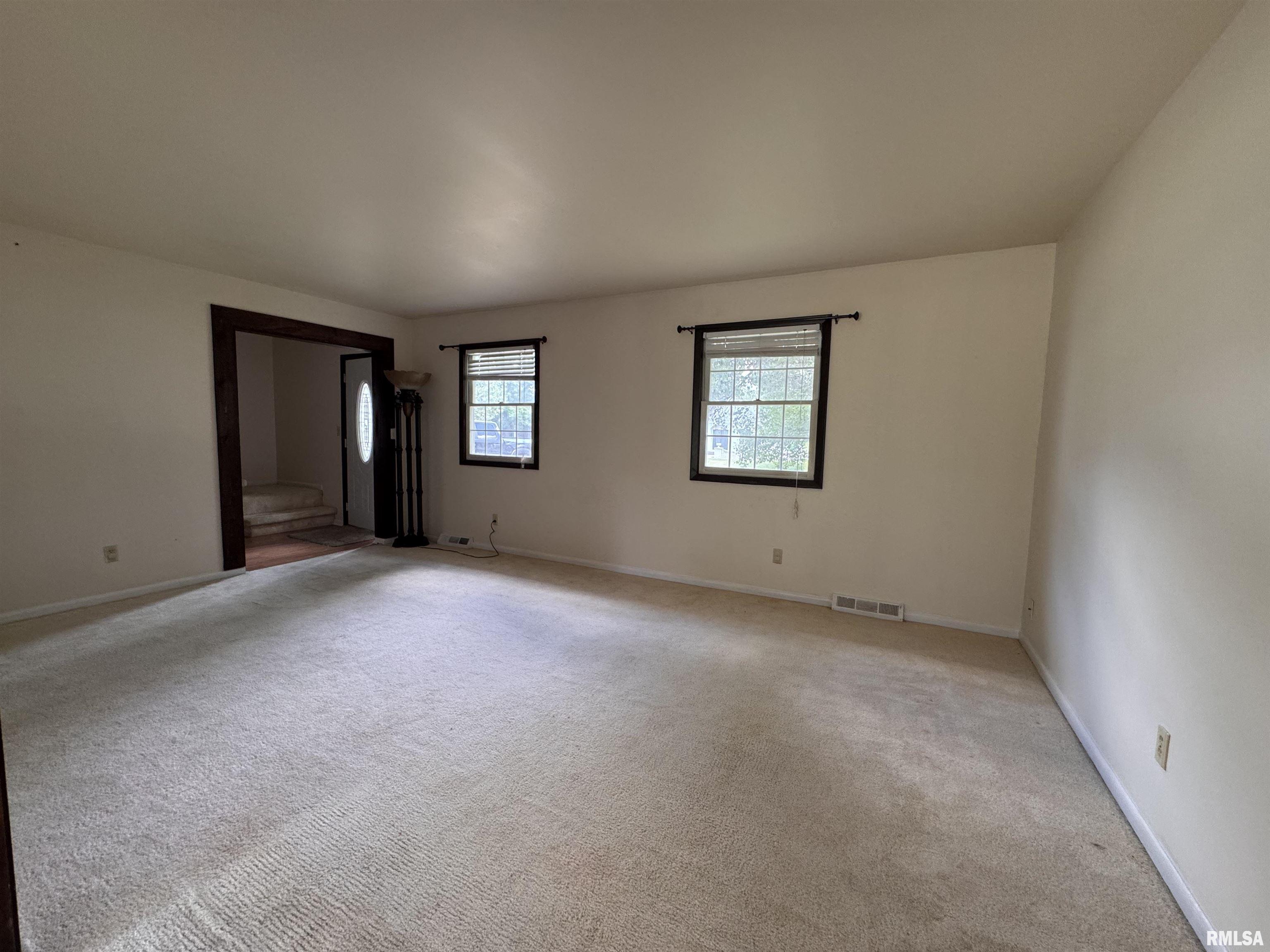 500 Meadow Drive Macomb, IL 61455 - Photo 3 of 22