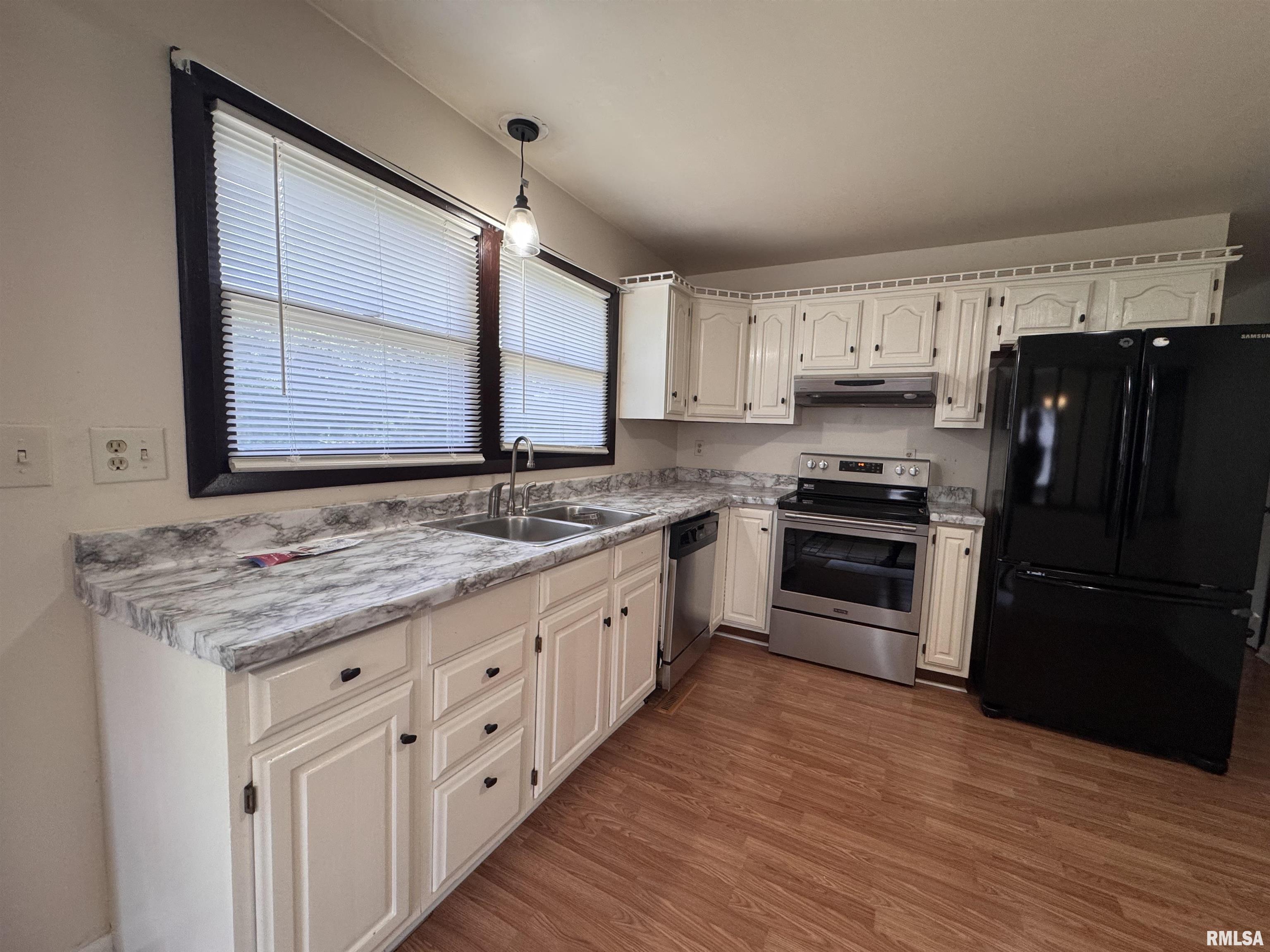 500 Meadow Drive Macomb, IL 61455 - Photo 7 of 22