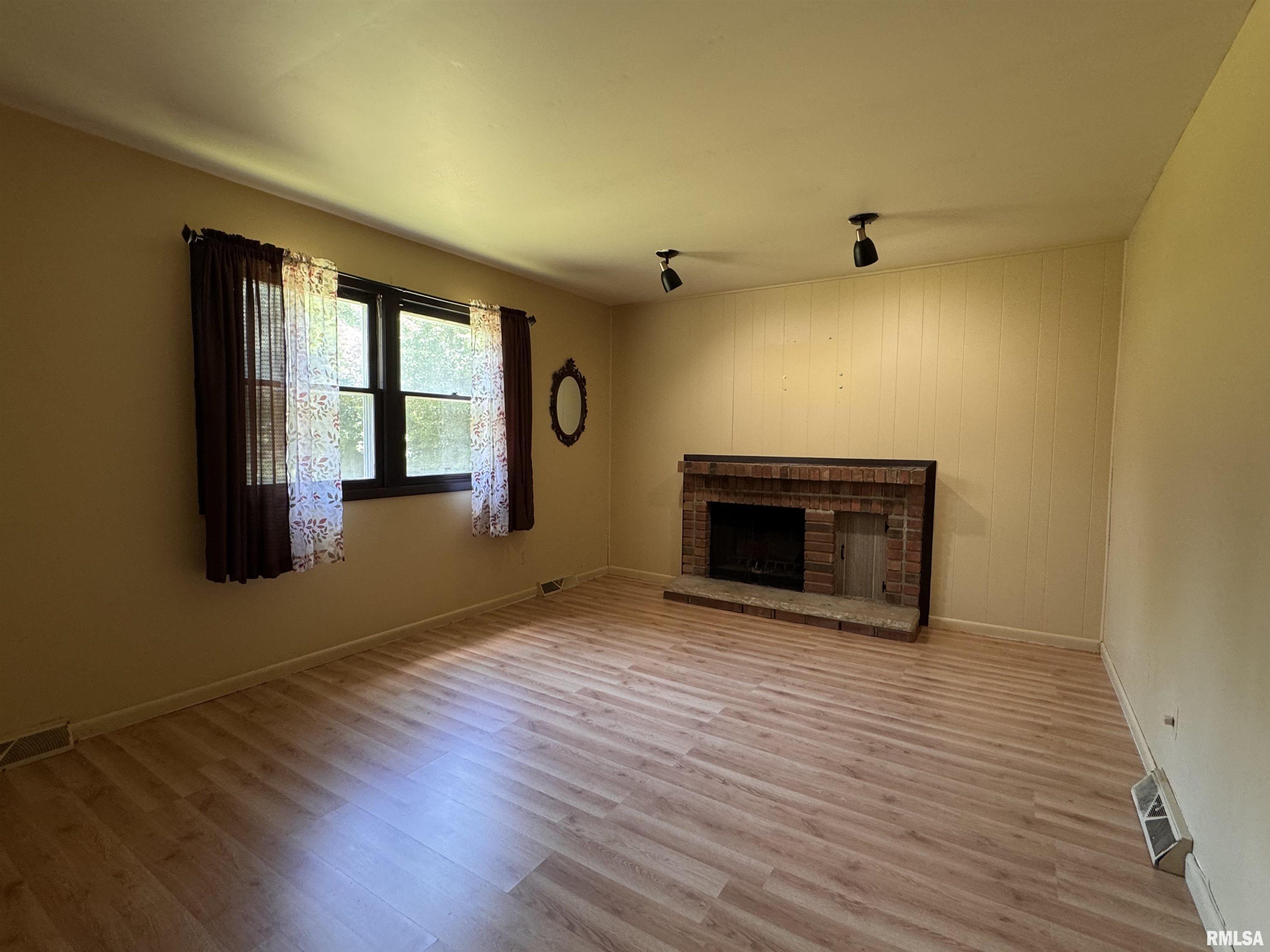 500 Meadow Drive Macomb, IL 61455 - Photo 10 of 22