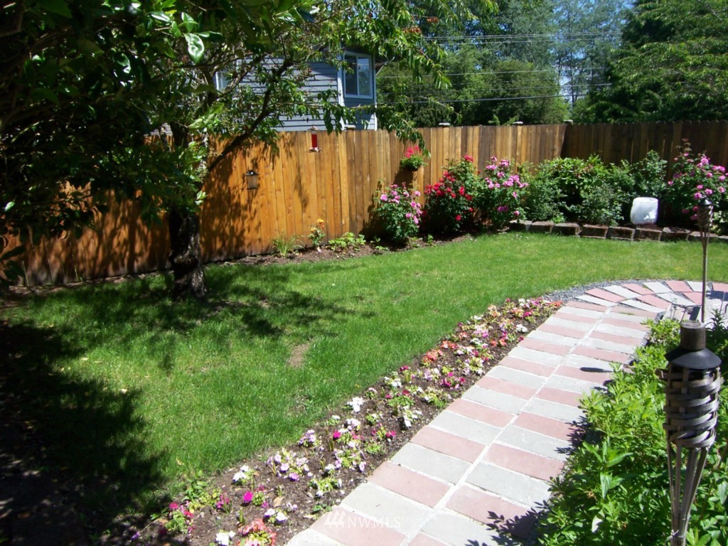 10624 Northeast 175th Street Bothell, WA 98011 - Photo 14 of 17 a view of garden with flowers and trees
