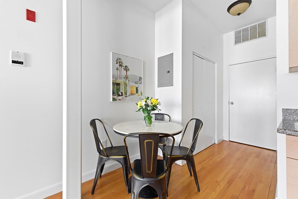 156 Chelsea Street, Unit 201 Boston, MA 02128 - Photo 10 of 23