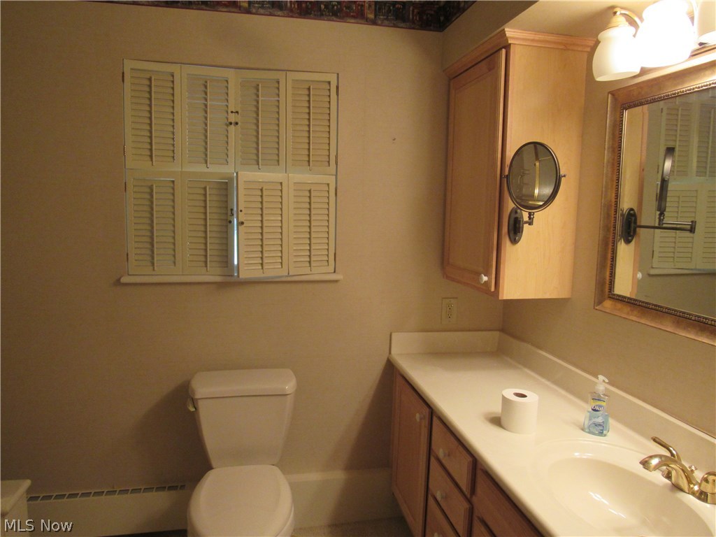 2605 Addyston Road Akron, OH 44313 - Photo 9 of 15 Second full bath off hall
