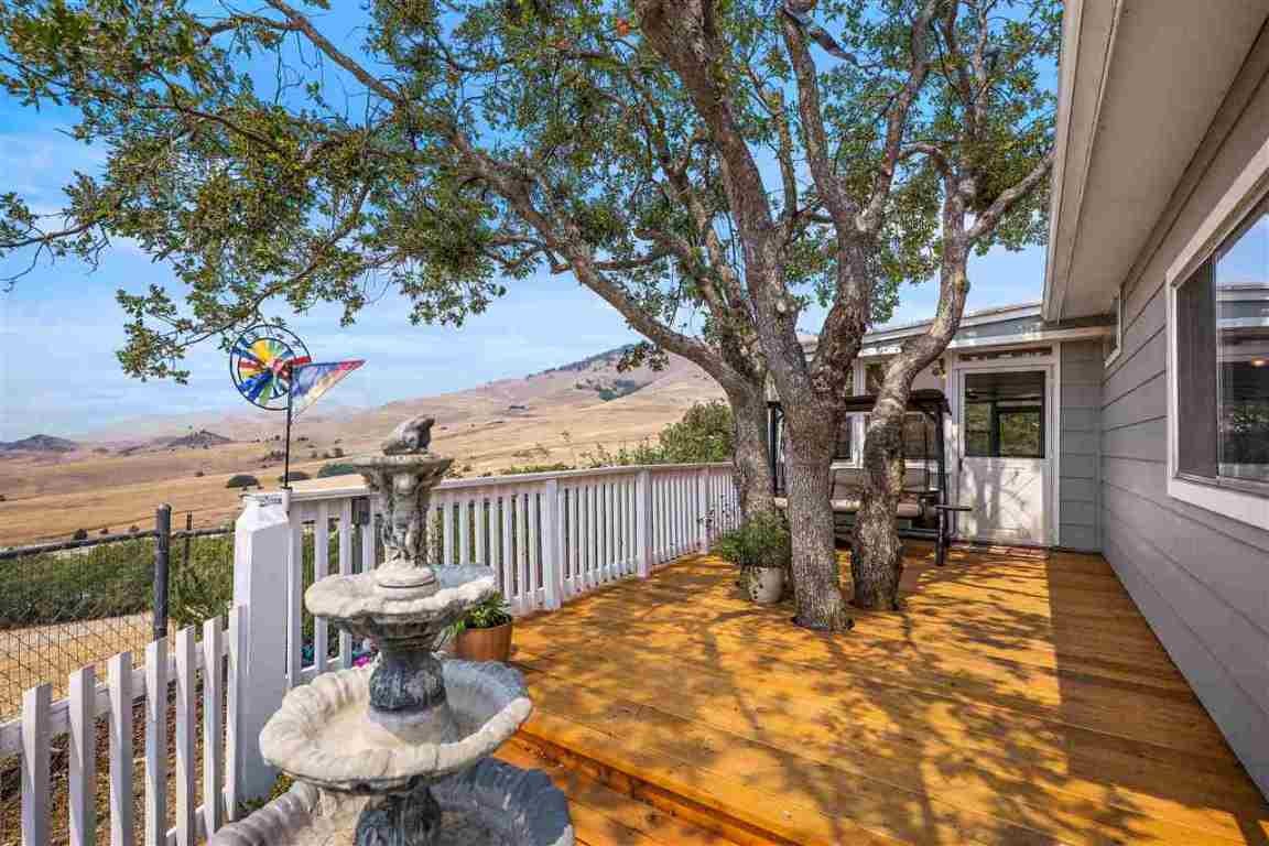 8402 Faith Road Montague, CA 96064 - Photo 3 of 27 Gallery Image 3