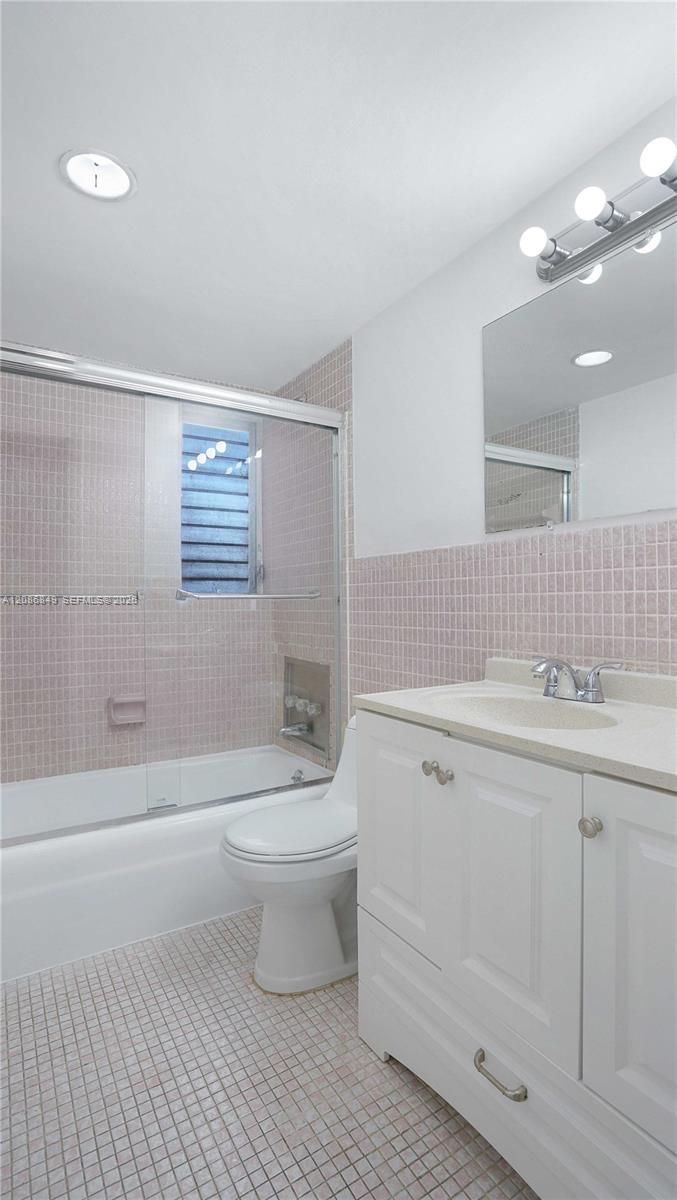 1340 Lincoln Road, Unit 404 Miami Beach, FL 33139 - Photo 16 of 41 Gallery Image 16