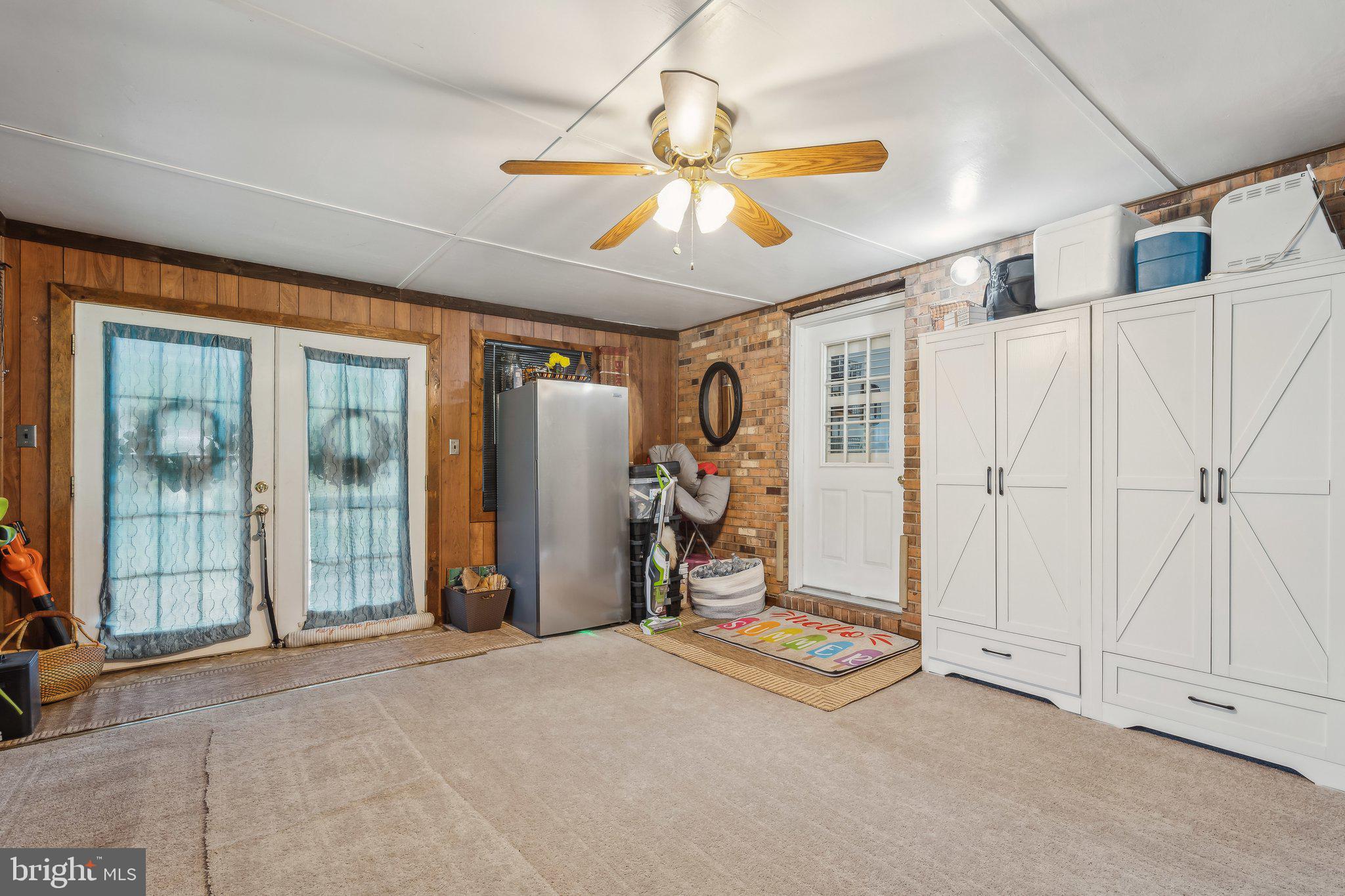 5232 Sumerduck Road Sumerduck, VA 22742 - Photo 10 of 40 a view of a livingroom with natural light