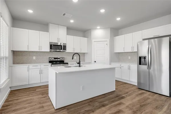 $2,350 | 7036 Guilford Road, Midlothian, TX 76065