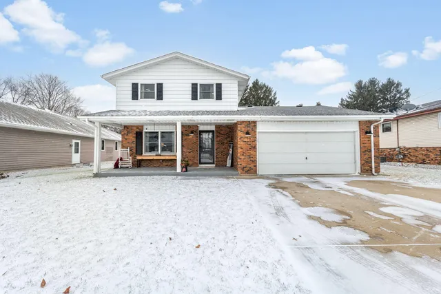 $379,000 | 519 Dunford Drive, Burlington, WI 53105